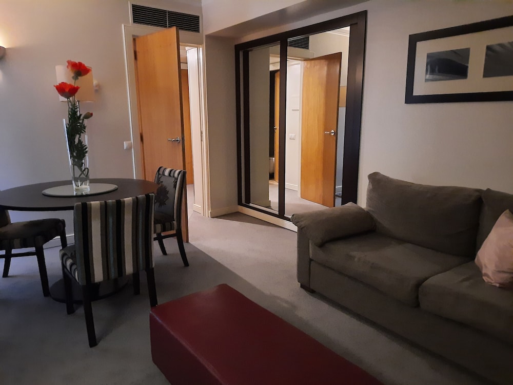 Suite - Photo 5