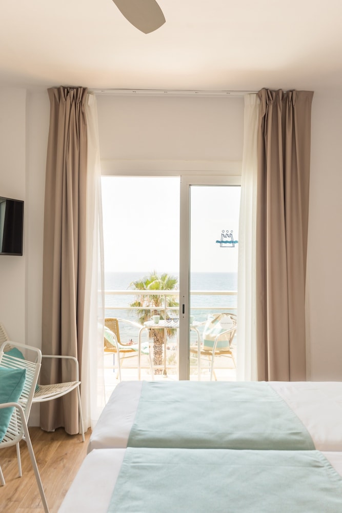 Double Room Single Use, Balcony, Sea View photo 3