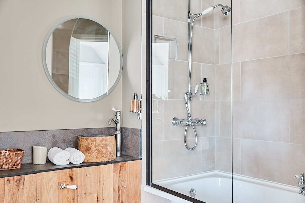 Deluxe Twin Room, Ensuite - Photo 2