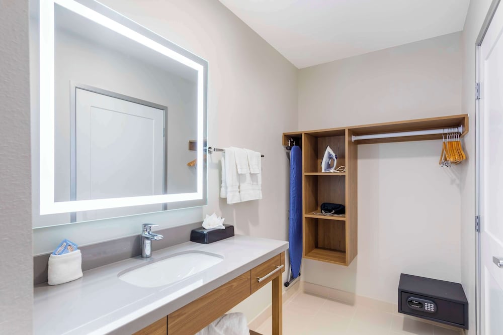 Suite, Multiple Beds, Non Smoking, Kitchen (Dining Table, Full Kitchen) - Photo 7