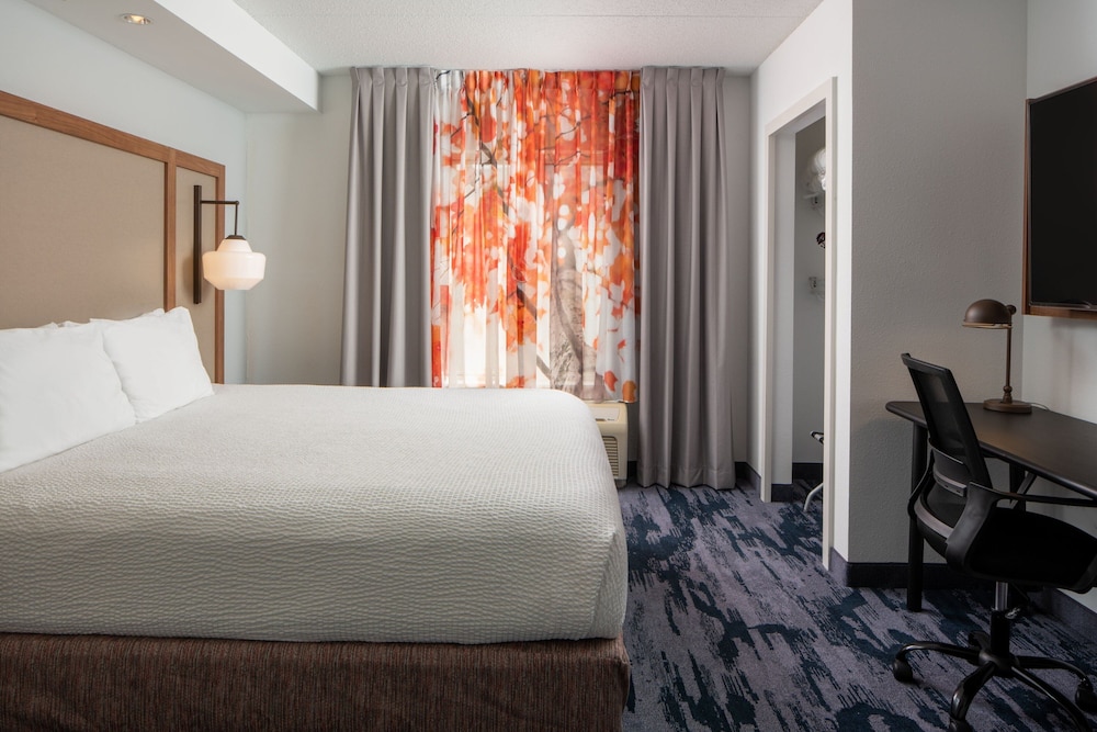 Room, 1 King Bed (Mobility/Hearing Access, Roll-In Shwr) - Photo 1