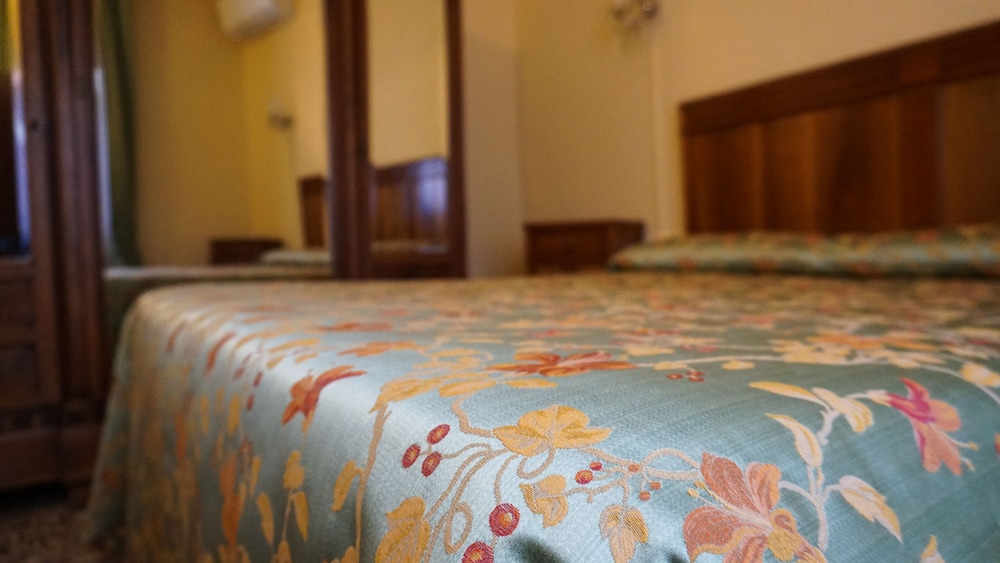 Traditional Quadruple Room photo 2