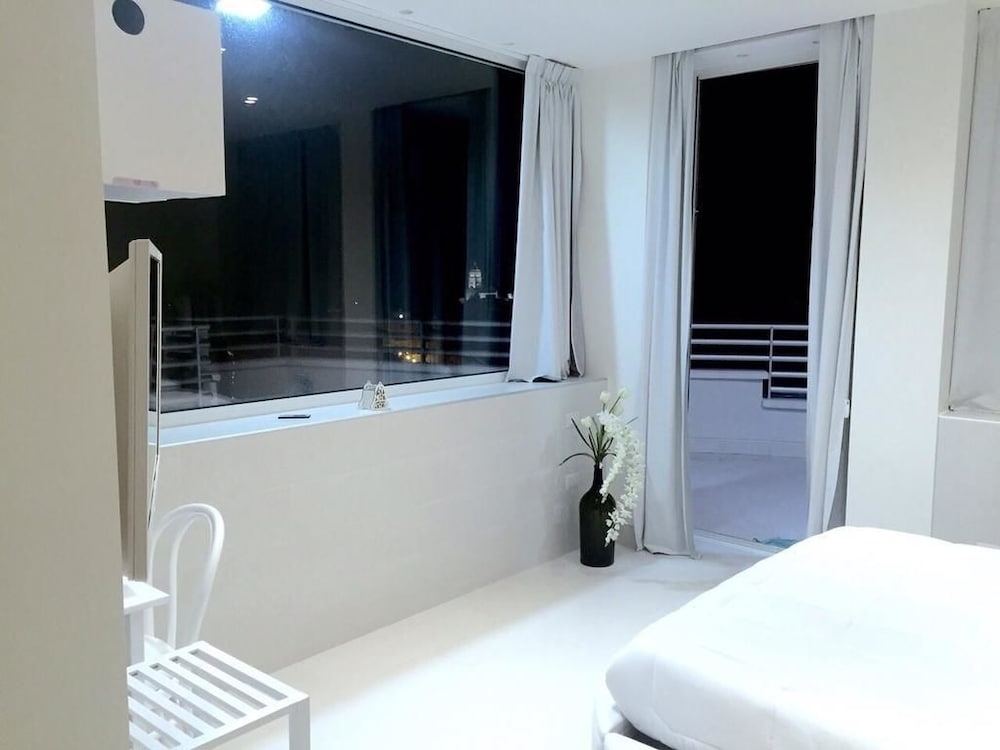 Comfort Triple Room, Balcony, City View photo 1
