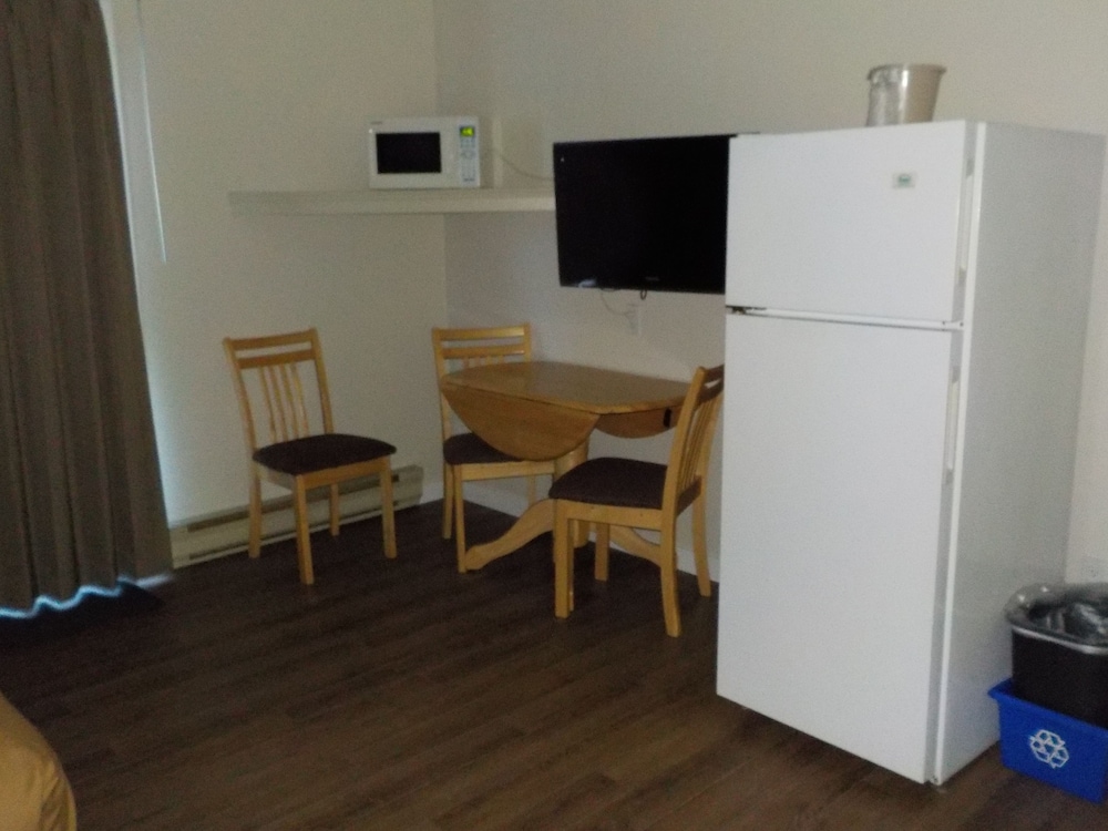 Efficiency, Suite, 2 Queen Beds, Non Smoking, Kitchen - Photo 5