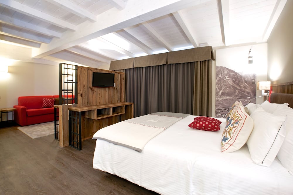 Panoramic Suite, Terrace, Mountain View photo 3