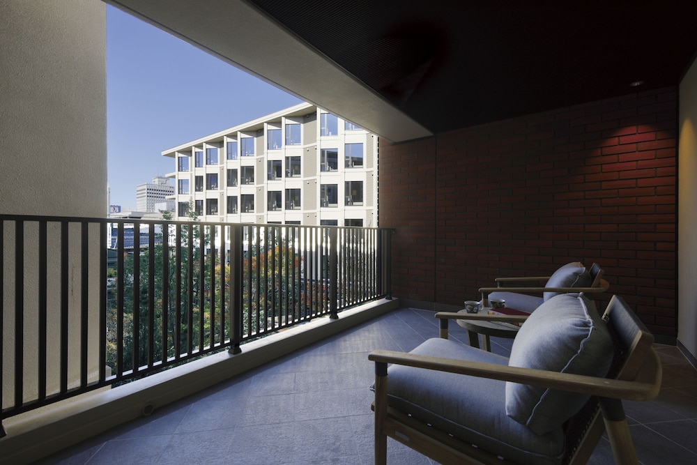 Club Twin Room with Balcony, Non Smoking - Photo 9