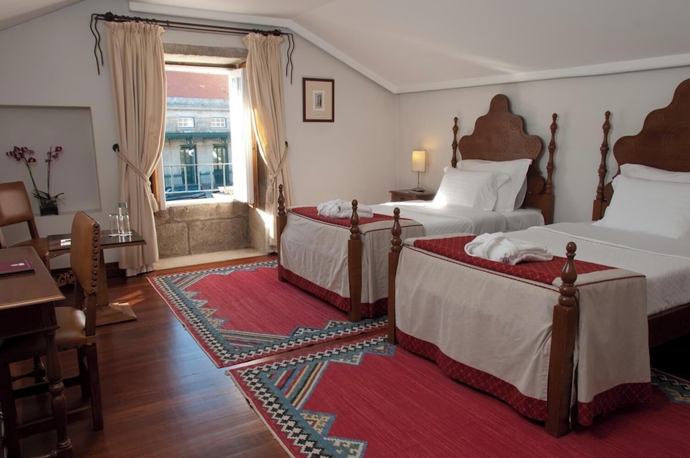 Suite, 2 Twin Beds - Photo 7