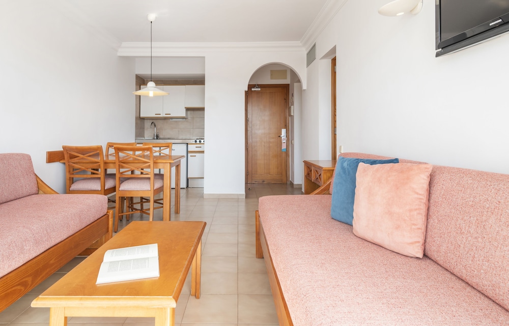 Standard Apartment, 1 Bedroom, Pool View (2 Adults + 1 Child) photo 3
