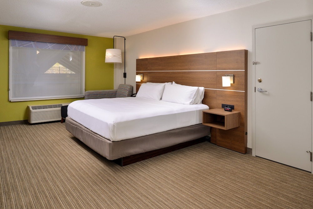Standard Room, 1 Queen Bed, Accessible (Accessible Tub) photo 1