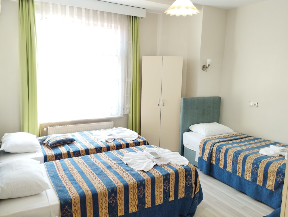 Standard Triple Room, 3 Twin Beds photo 3