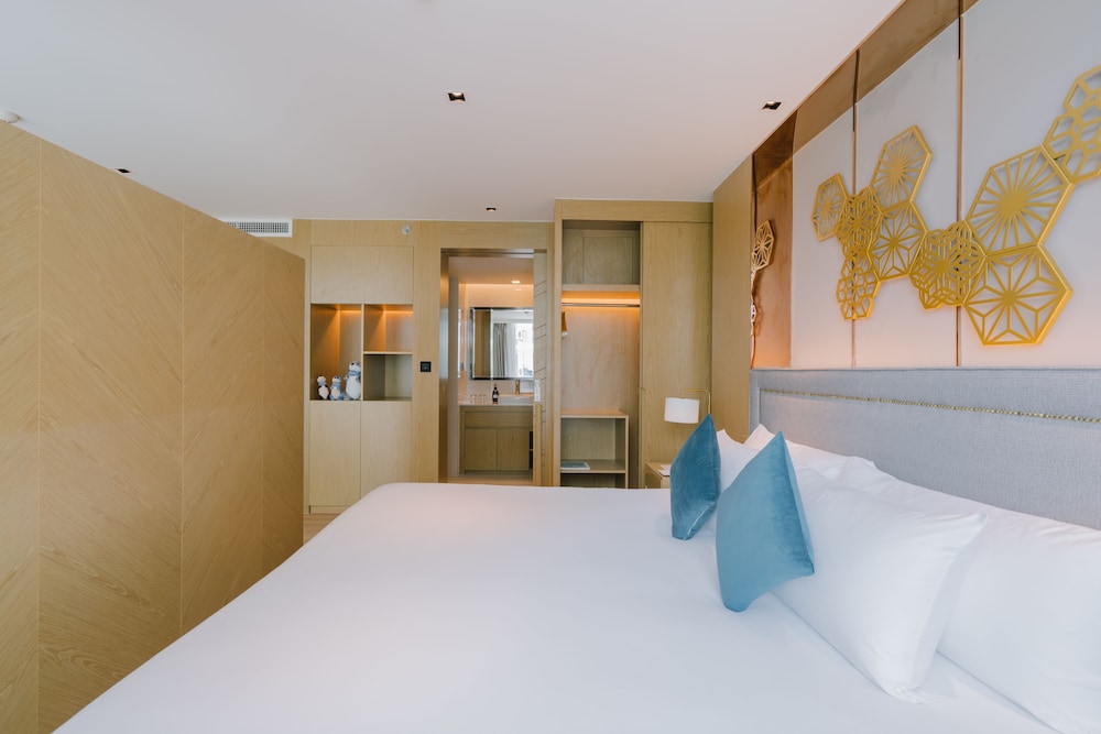 Deluxe Room - Photo 3