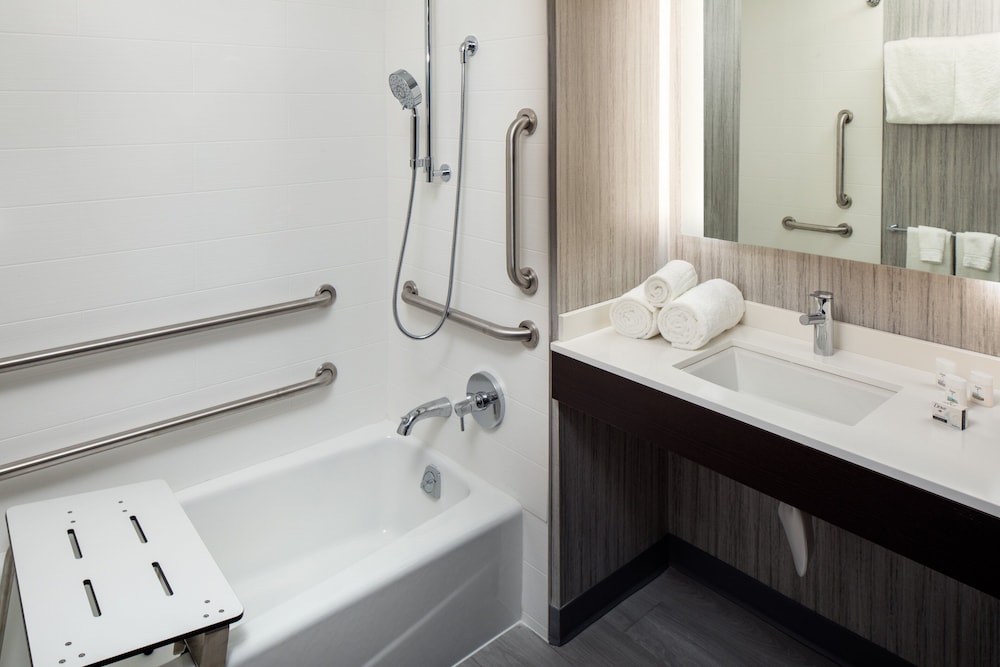Standard Room, 1 King Bed, Accessible Bathtub, Non Smoking (Communications, Mobility) - Photo 8