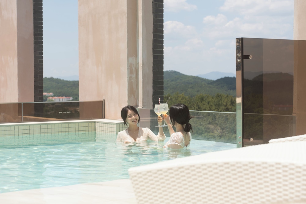 TERRACE SUITE-KING (include B.F & Heated Pool) photo 2