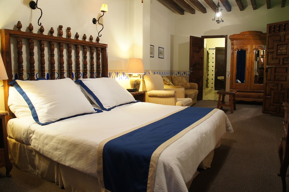 Grand Studio Suite, Balcony - Photo 1