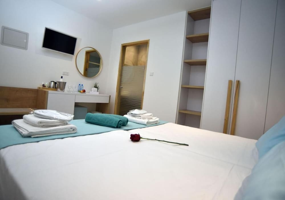 Double Room, Balcony, Partial Sea View - Photo 4