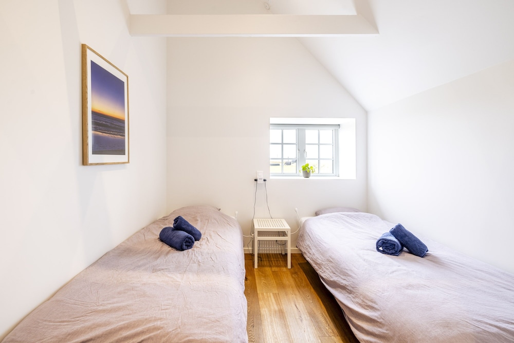 Twin Room, 2 Twin Beds, Non Smoking, Lake View photo 1