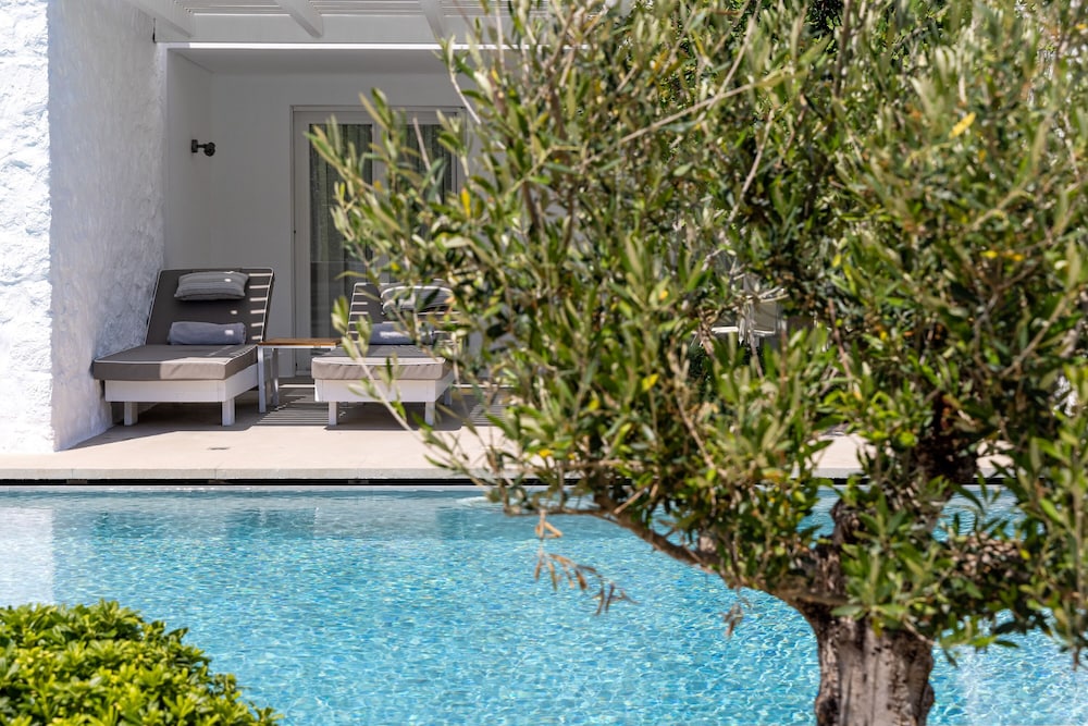 Junior Suite, Sharing Pool, 1 King