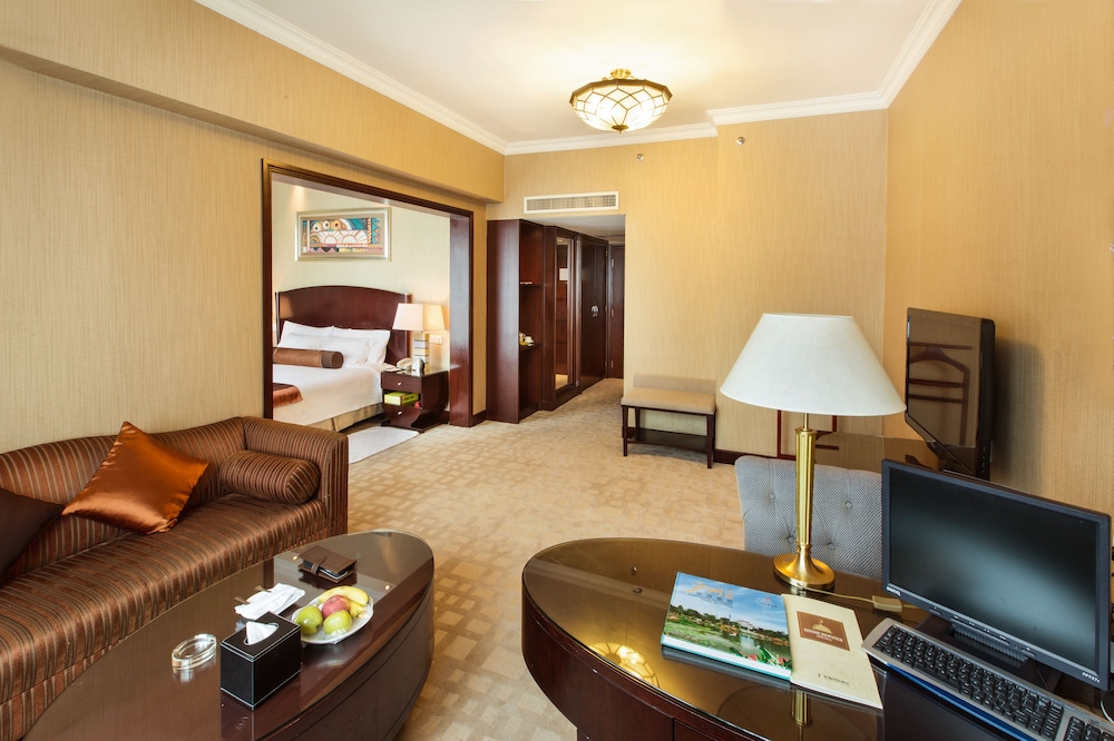 Business king size bed Room - Photo 3