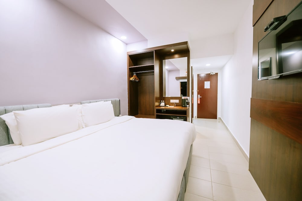 Standard Room, 1 King Bed - Photo 9