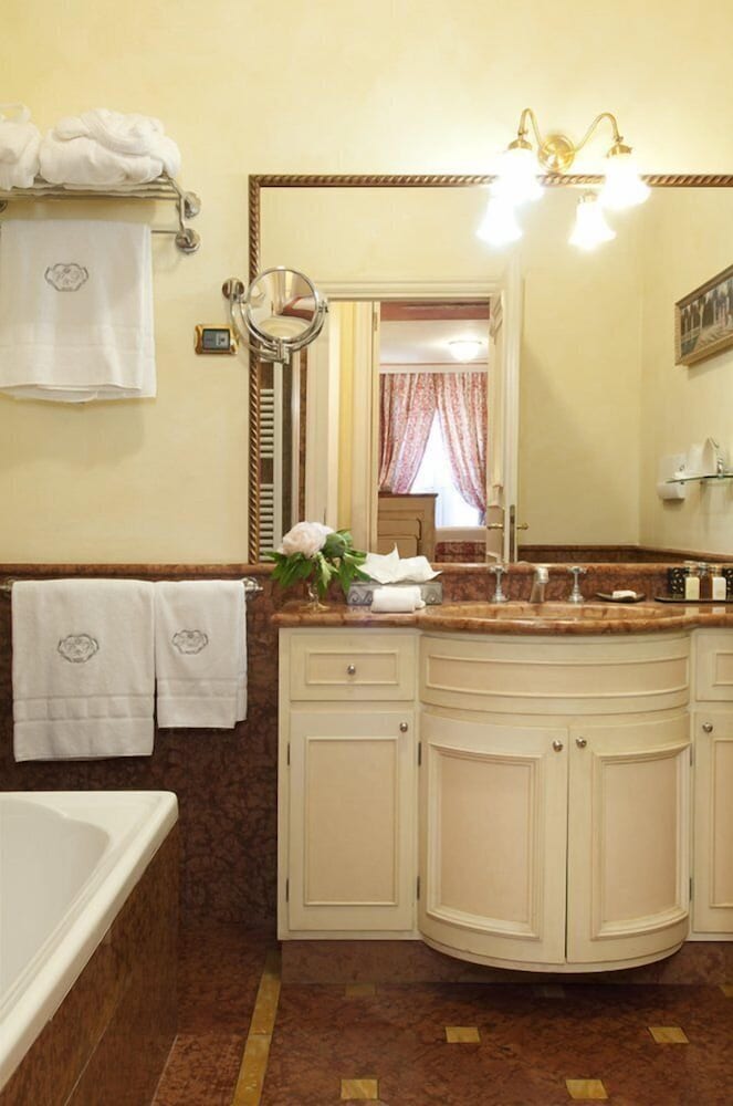Romantic Studio Suite