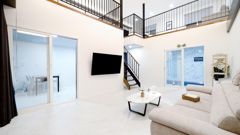 Basic Room, 1 Bedroom (Poolvilla 104  Alnitak) photo 1