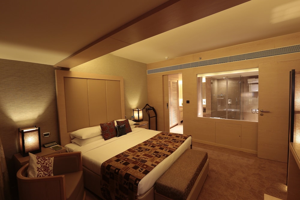Uranus Premier Lagoon View Suite with Bath Tub and Private Balcony - King Bed photo 2