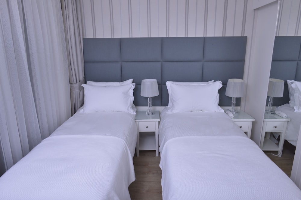 Economy Twin Room, 2 Twin Beds photo 2