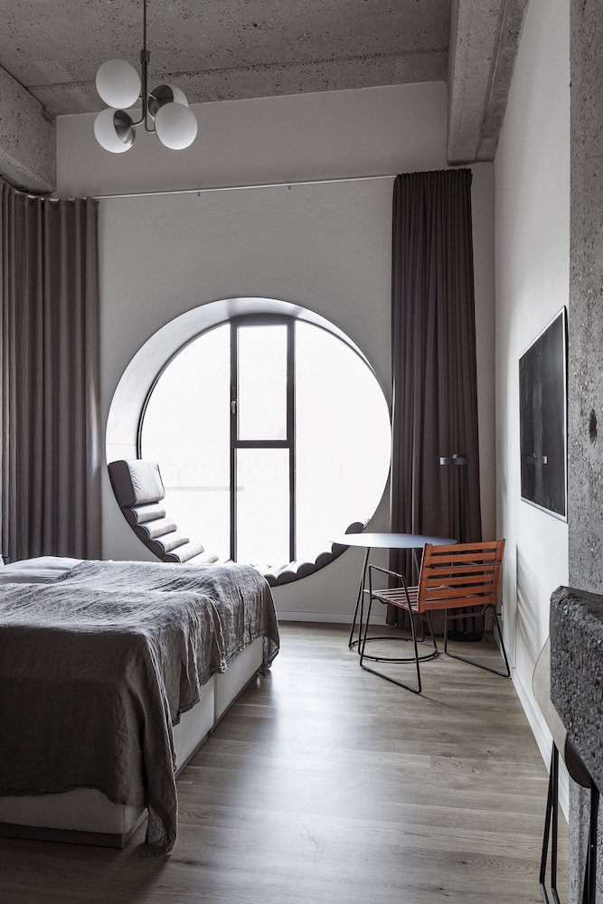 Deluxe Room with Round Window photo 1