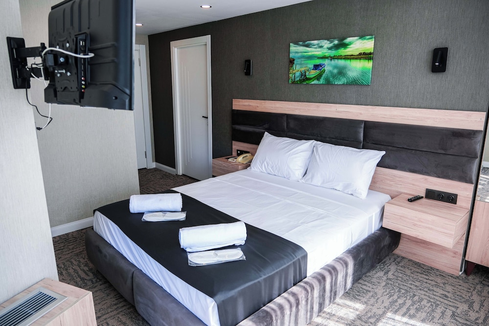 Family Triple Room, City View