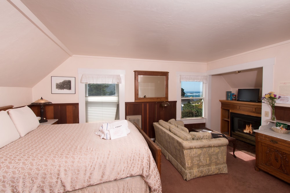 Classic Room, 1 Queen Bed, Fireplace (River Gate Room, 2nd floor, NO PETS) photo 3