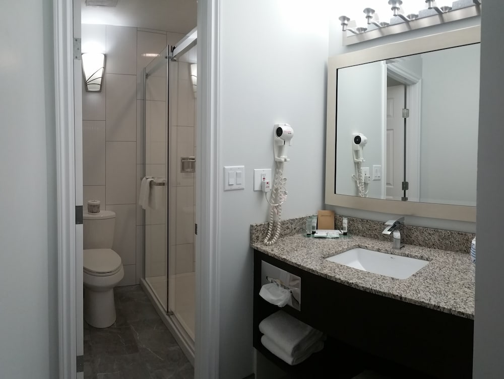Standard Room, 2 Queen Beds photo 2