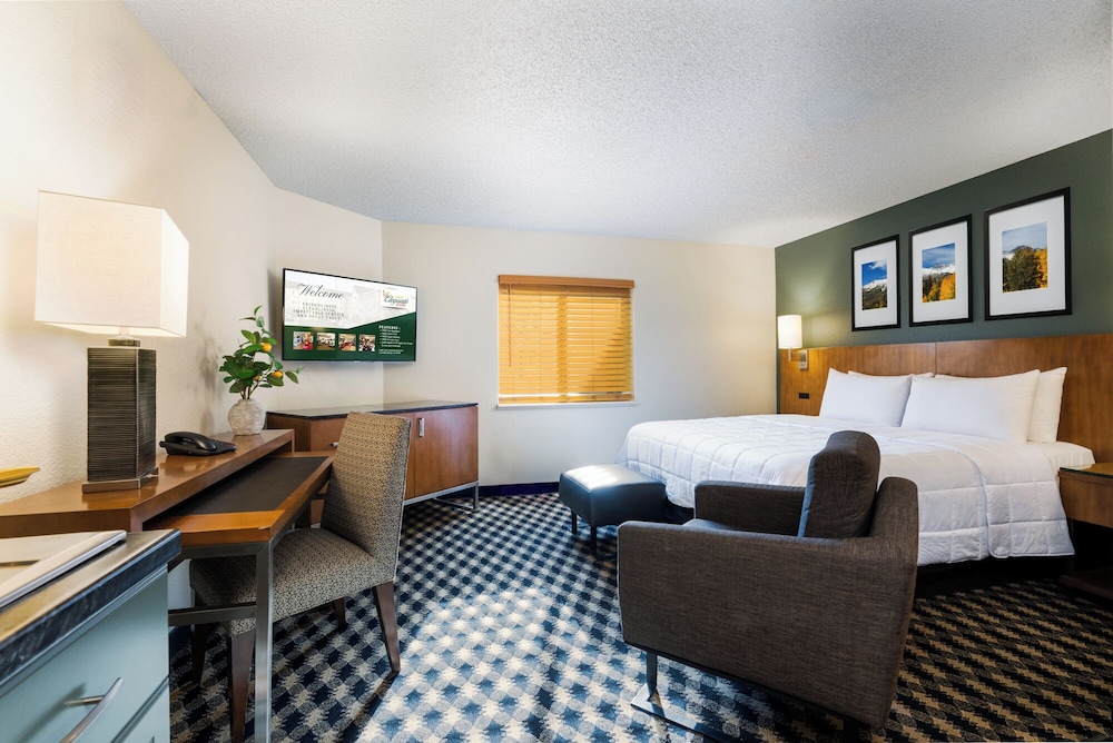 Standard Room, 1 King Bed, Pets Allowed - Photo 1