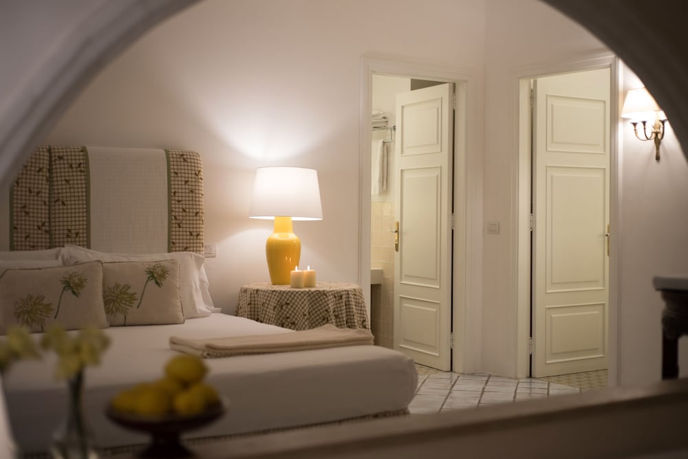 Executive Suite - Photo 6