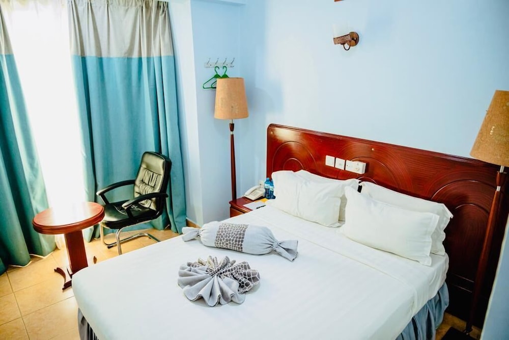Standard Room, 1 King Bed, Private Bathroom, City View