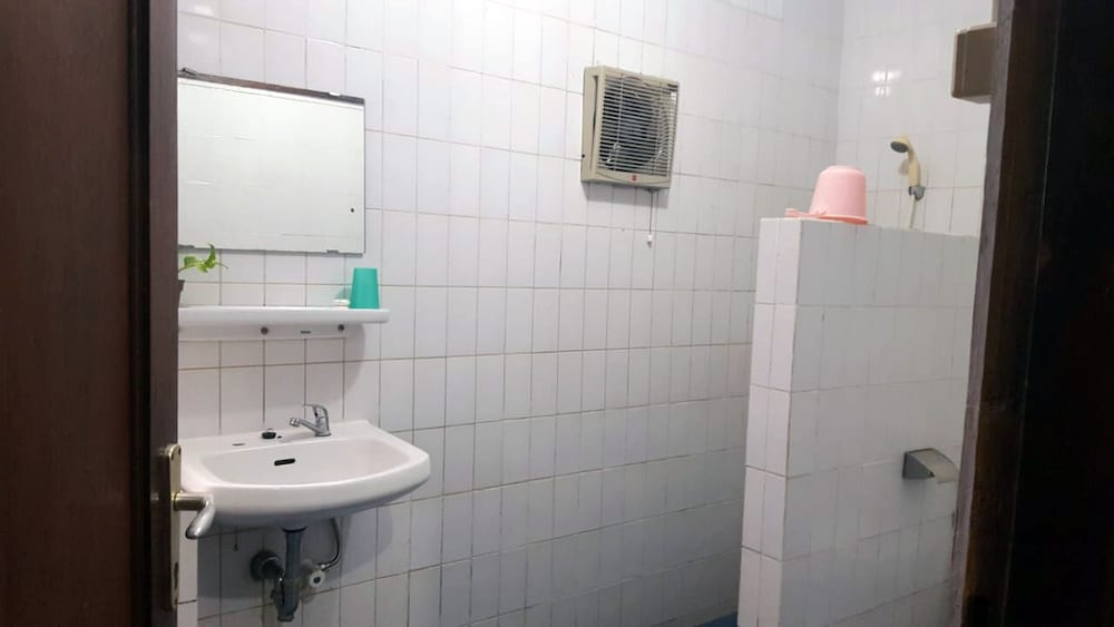 Basic Double or Twin Room - Photo 5