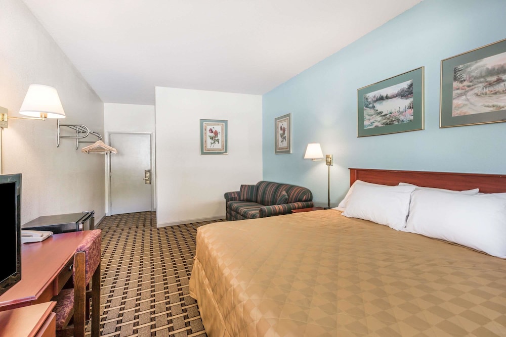 Standard Room, 1 King Bed photo 1