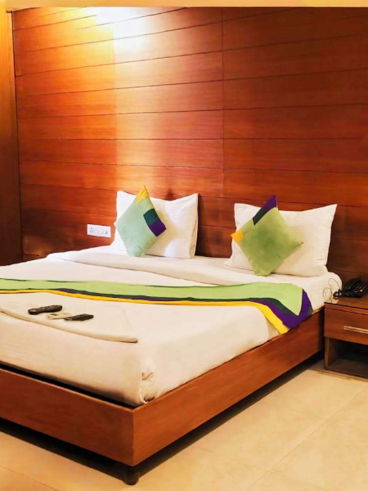 Deluxe Double Room, Balcony, City View