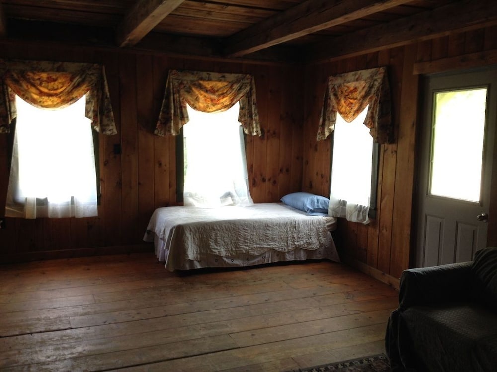 Hemlock Cottage, 1 Queen Bed, Futon photo 1