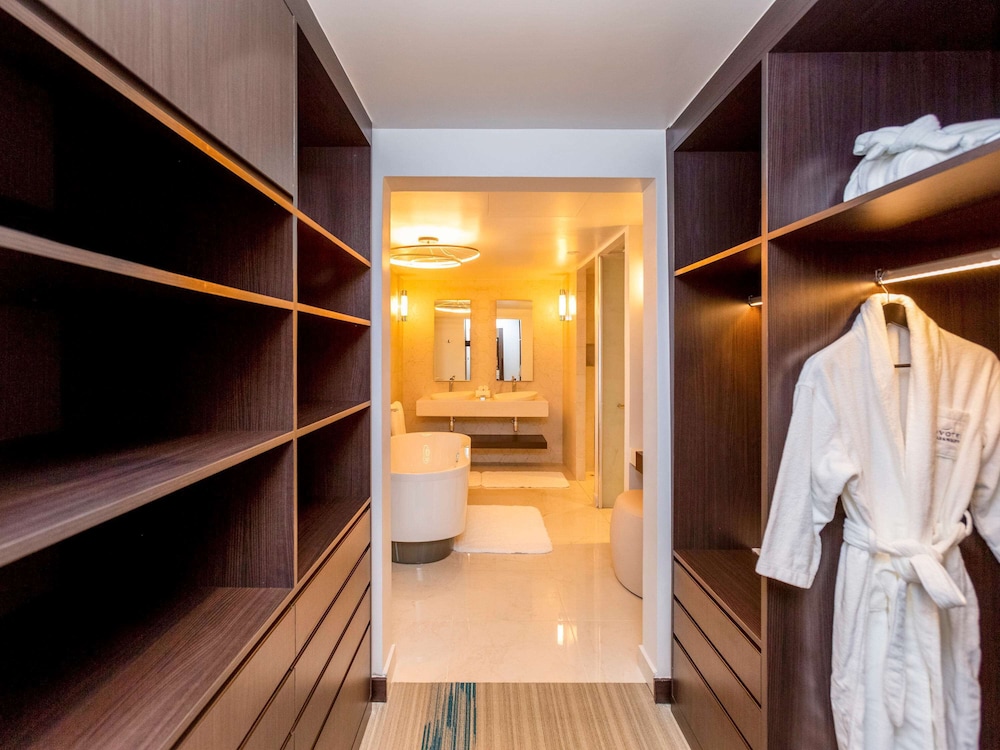 Junior Suite, 1 King Bed - Photo 12