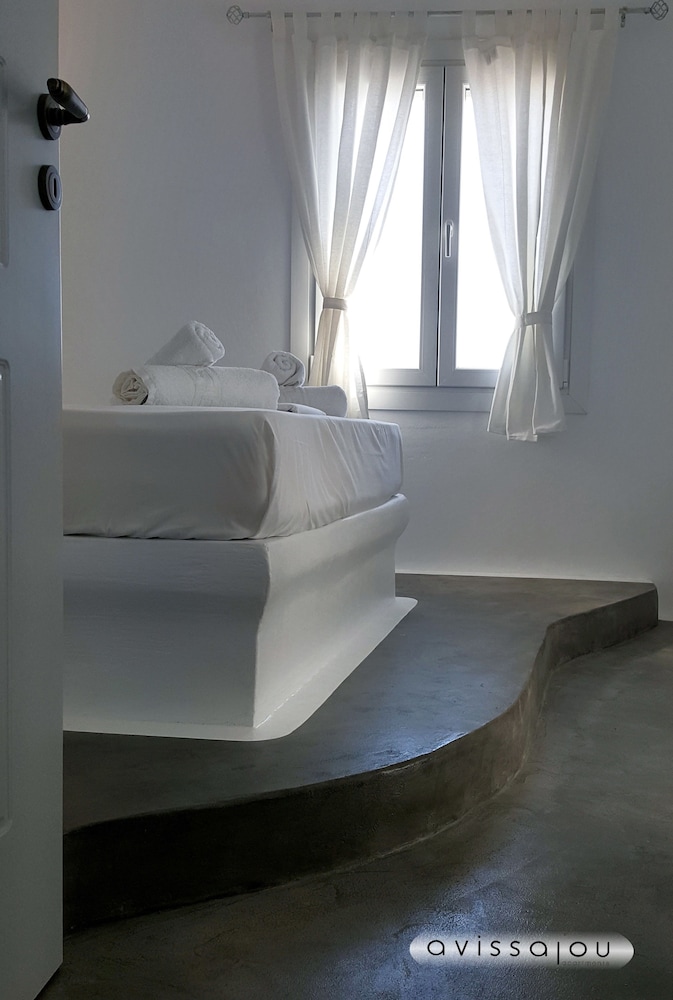 Suite, 2 Bedrooms, Pool View, Sea Facing