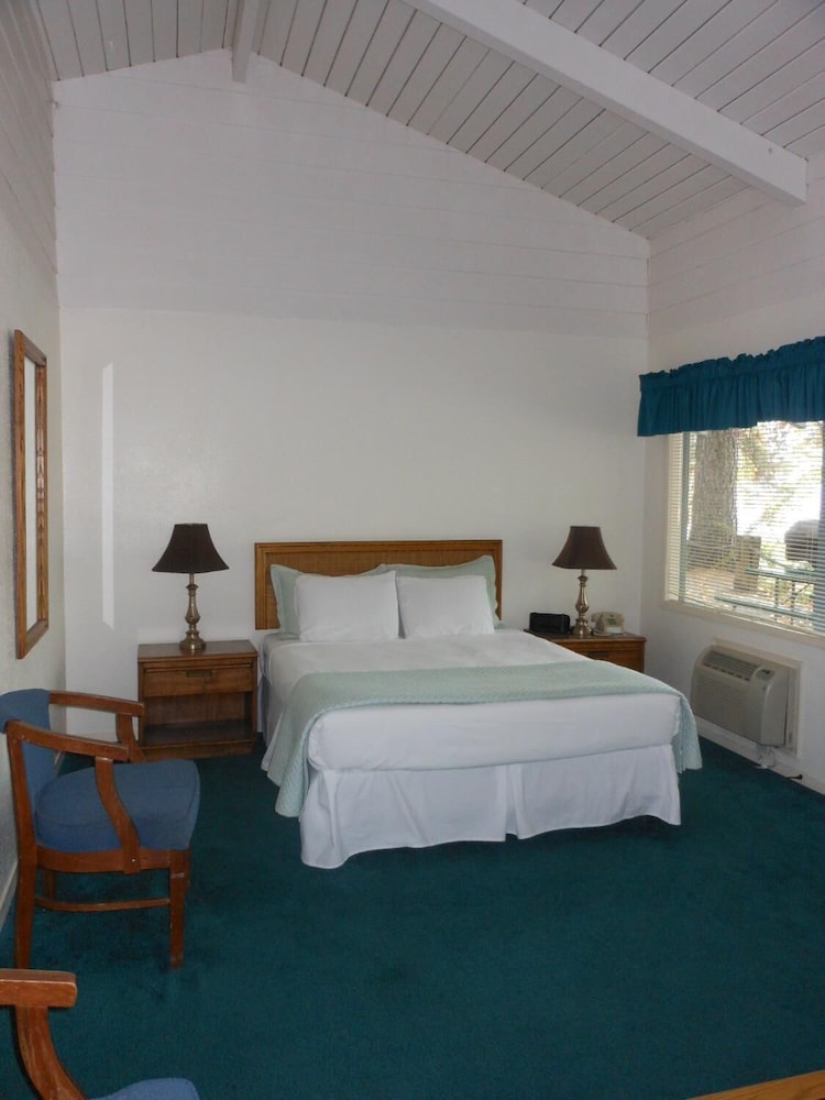 Traditional Room, 1 Queen Bed with Sofa bed photo 1