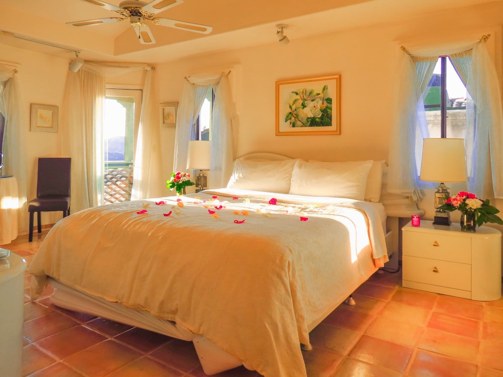 Room (Romantic King with Balcony) photo 1