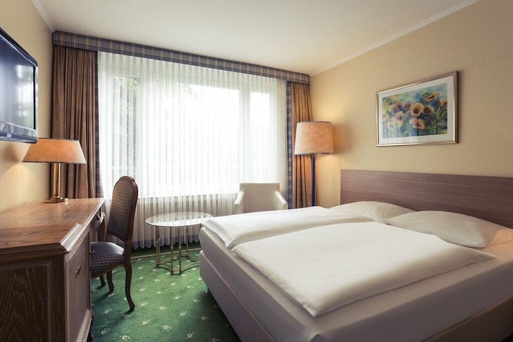 Standard Single Room, 1 Queen Bed
