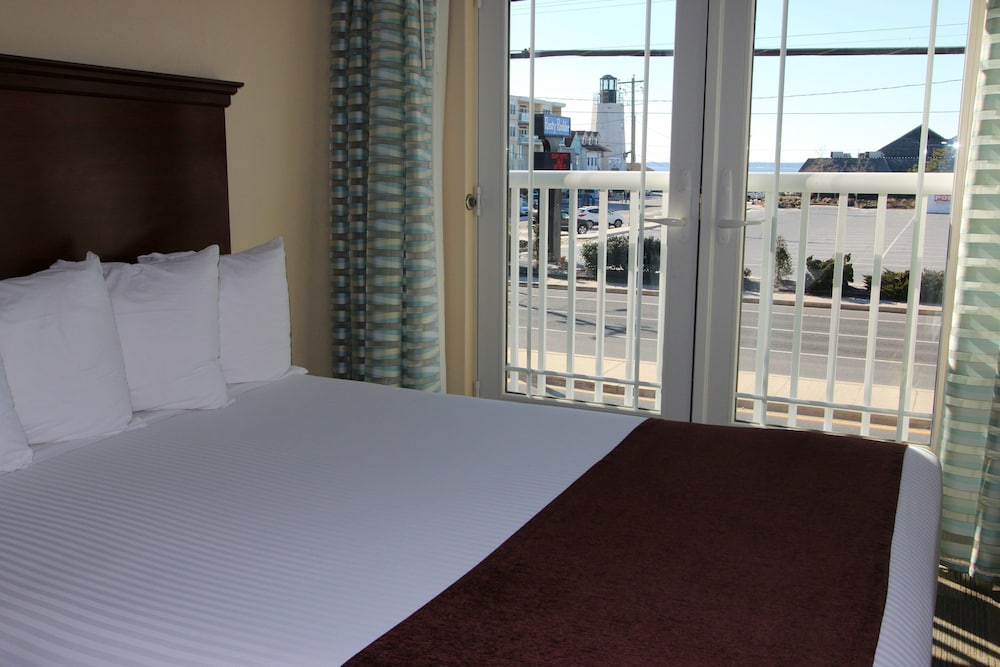 Room, 1 King Bed - Photo 3