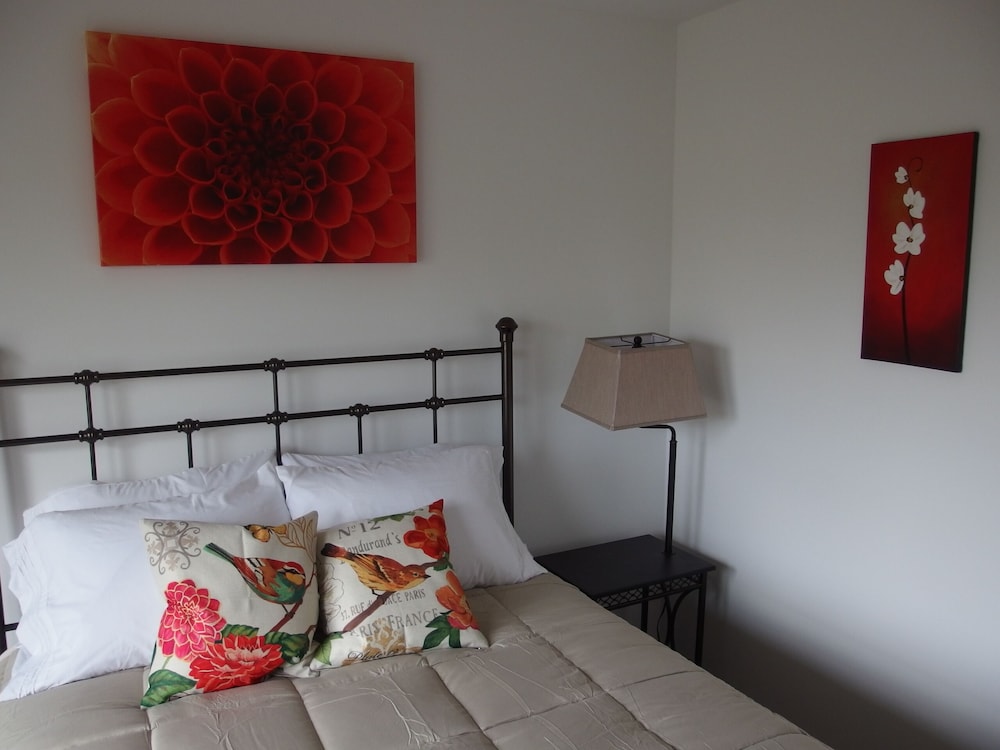 Suite, Ensuite (Room 203 - Carla's Suite) photo 3