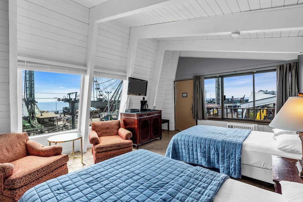 Exclusive Room, 2 Double Beds, Beach View photo 3