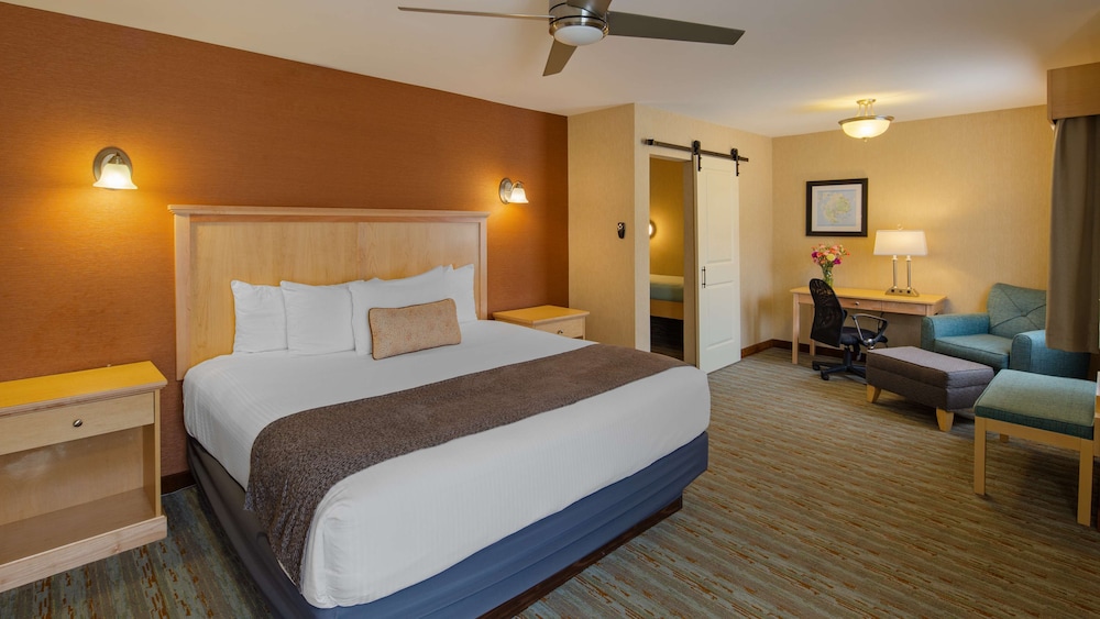 Suite, Multiple Beds, Non Smoking, Refrigerator & Microwave photo 3