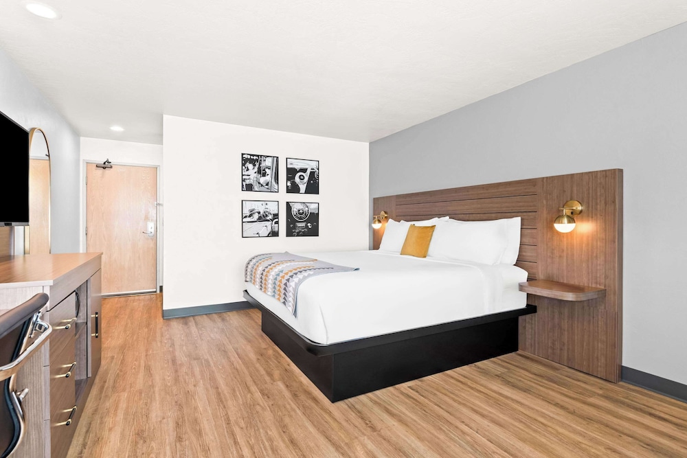 Standard Room, 1 King Bed with Sofa bed, Non Smoking photo 2