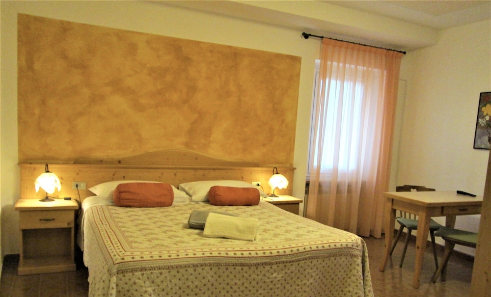 Studio, Kitchenette, Tower