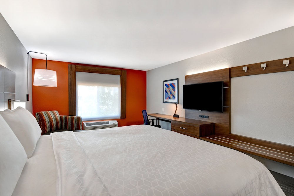 Standard Room, 1 King Bed - Photo 2